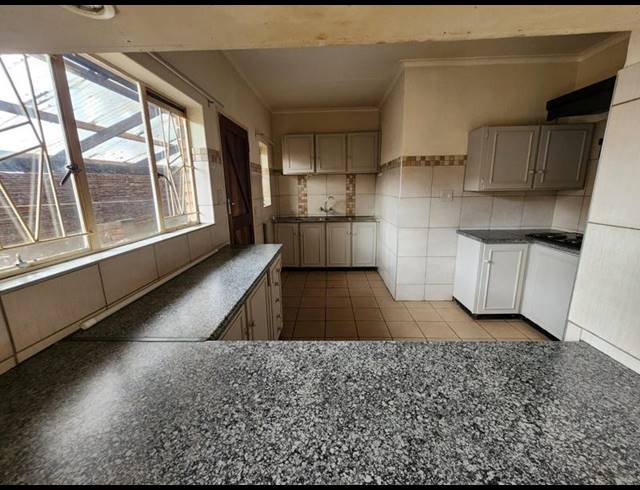3 BEDROOM APARTMENT FOR SALE IN LYDENBURG